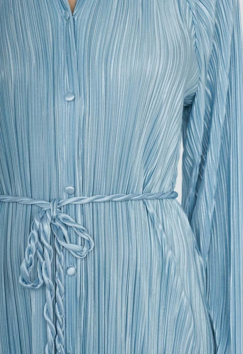 Robe plissée avec ceinture BLEU
