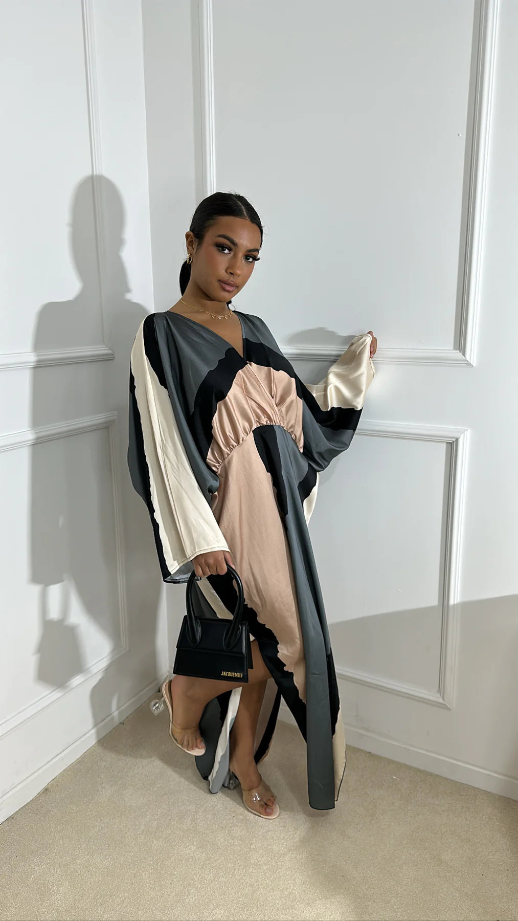 Longue robe satinée NOIR